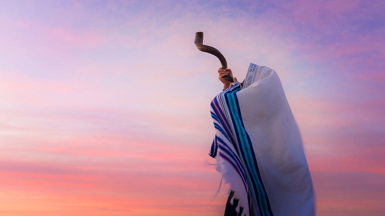 Jewish man blowing shofar