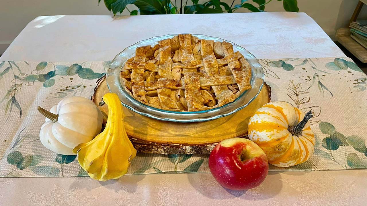 apple pie with gourds